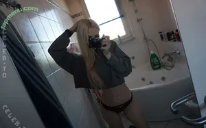 Vielzuklein / prv.laury nude photo #0012