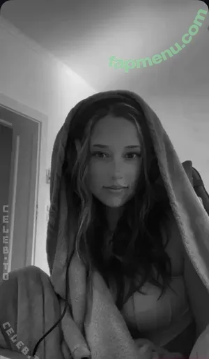 Vielzuklein / prv.laury nude photo #0019