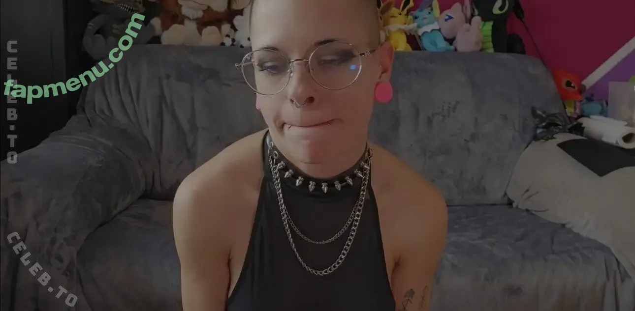 ViGothFox nude photo #0064 (RevolutionaryYouth25 / profil / vgothfuchs / vi_goth_fox_official)