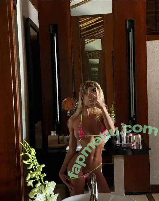 viki_doux nude photo #0368 (viki_doux)