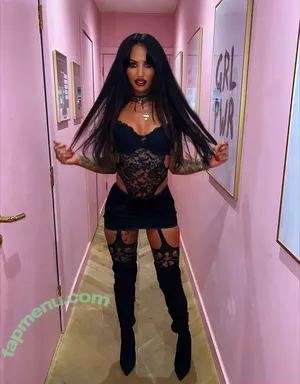 Vikki Blendell / vblendell / vbwardrobe nude photo #0030