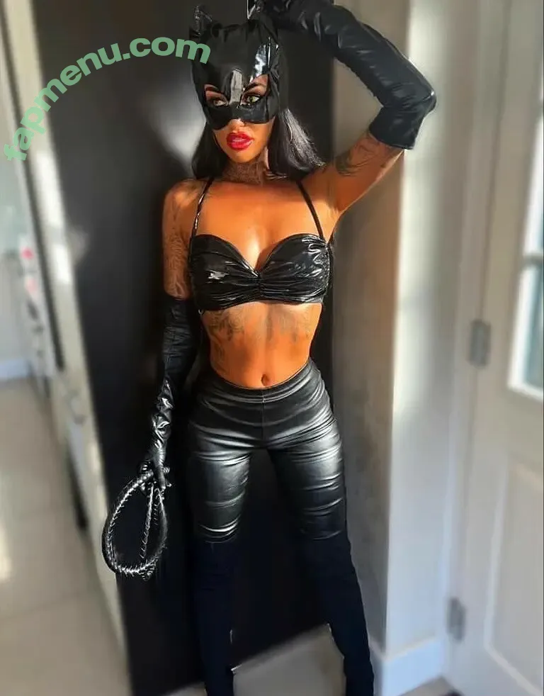 Vikki Blendell nude photo #0028 (vblendell / vbwardrobe)