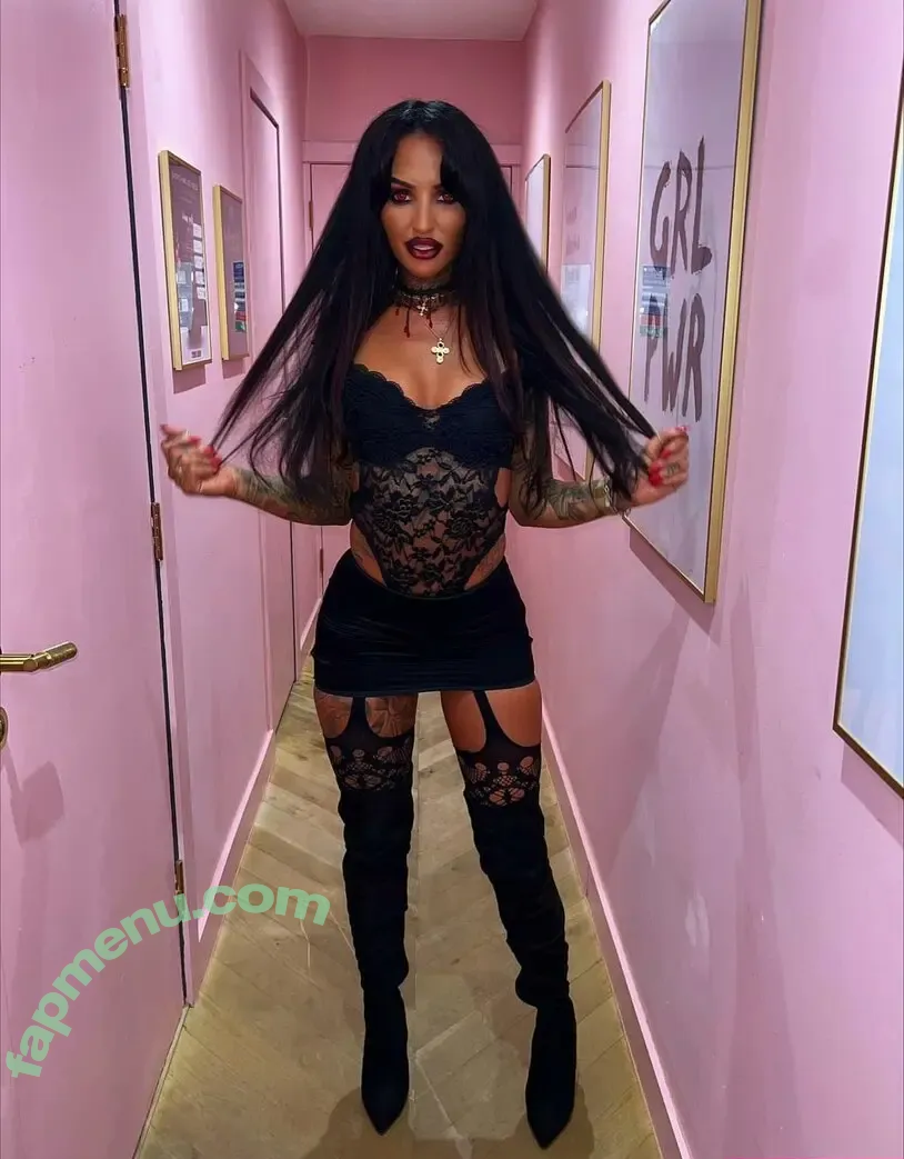 Vikki Blendell nude photo #0030 (vblendell / vbwardrobe)