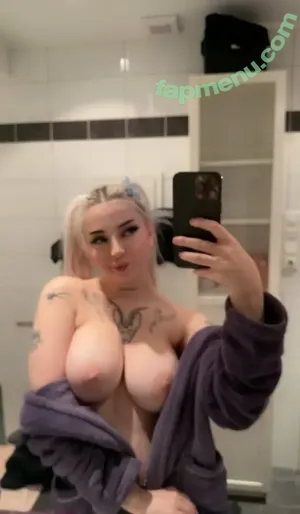 Vikkzy nude photo #0077