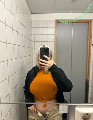 Vikkzy nude photo #0606