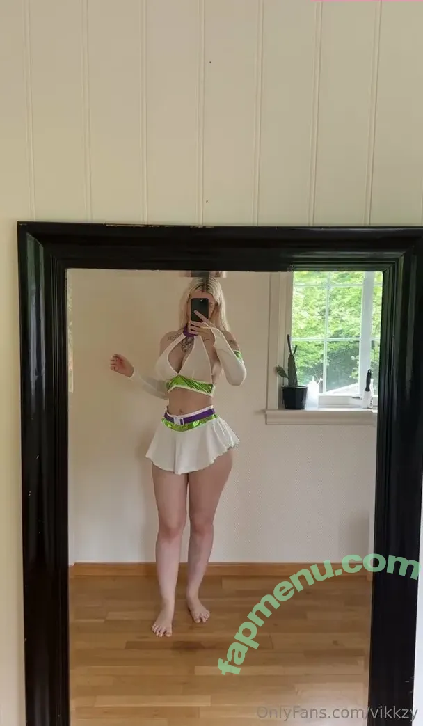 Vikkzy nude photo #0610 (Vikkzy)