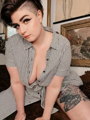 Vintage_vogue / Grimyandgolden / Rosieposiepie nude photo #0041
