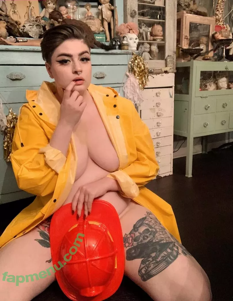 Vintage_vogue nude photo #0043 (Grimyandgolden / Rosieposiepie)