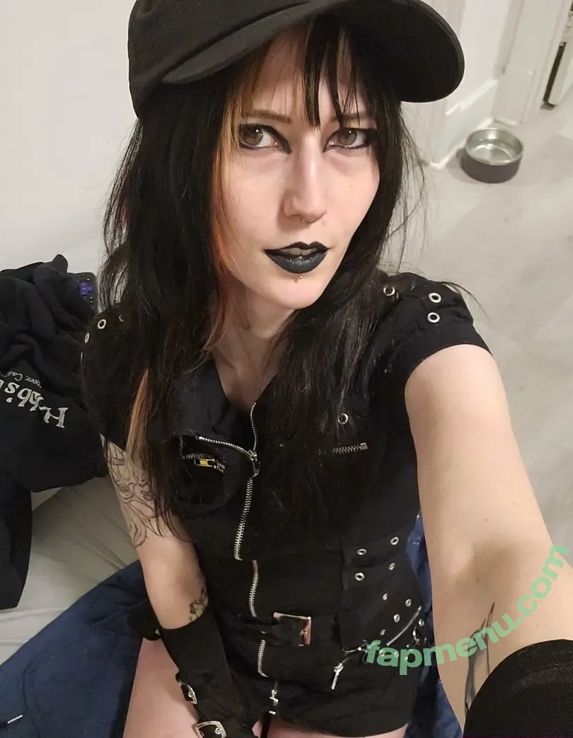 violavixene nude photo #0020 (violavixen)