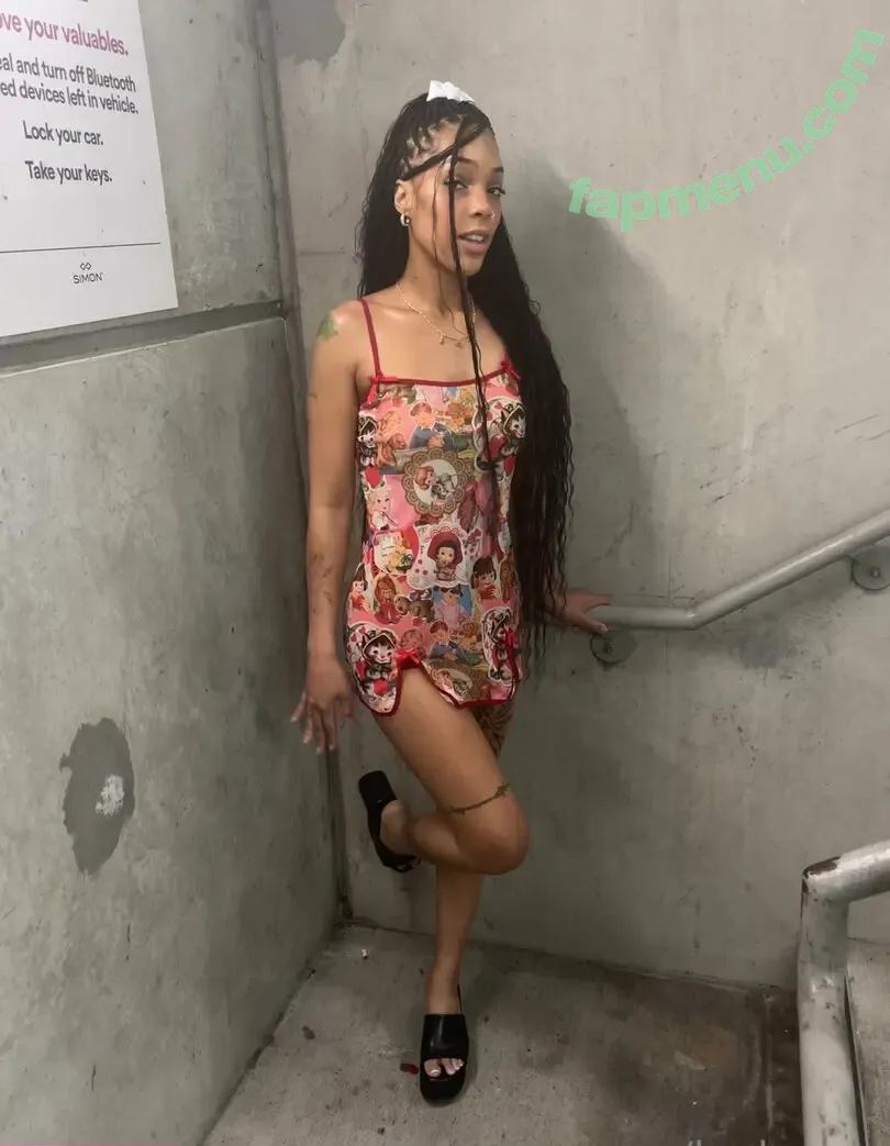 vip.laya nude photo #0004 (vip_laila123)