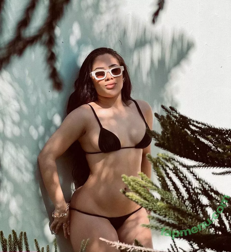 Vitória Kelly nude photo #0009 (victoriakelly01 / vitoriakelly)