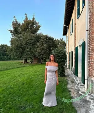 Vittoria / _viu__ / vittorialazzari nude photo #0293