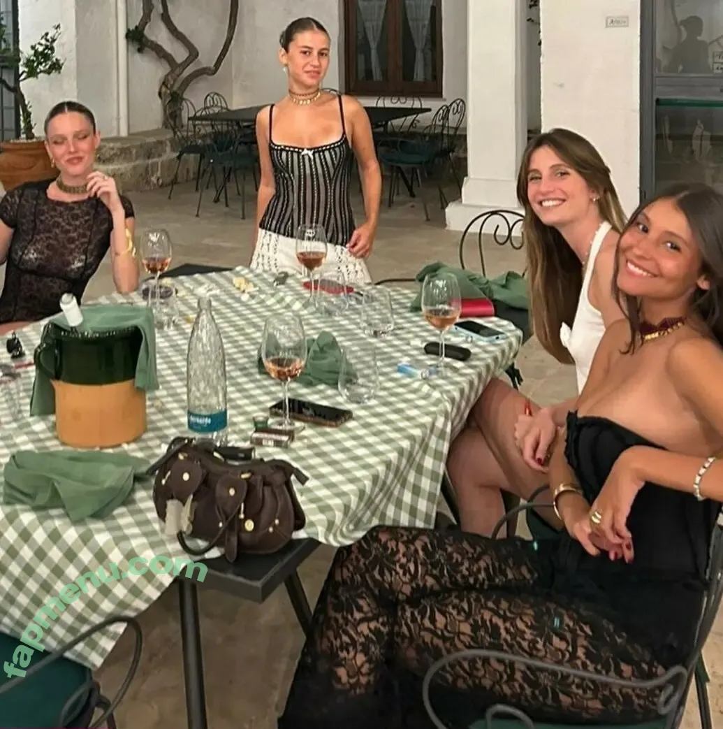 Vittoria nude photo #0175 (_viu__ / vittorialazzari)