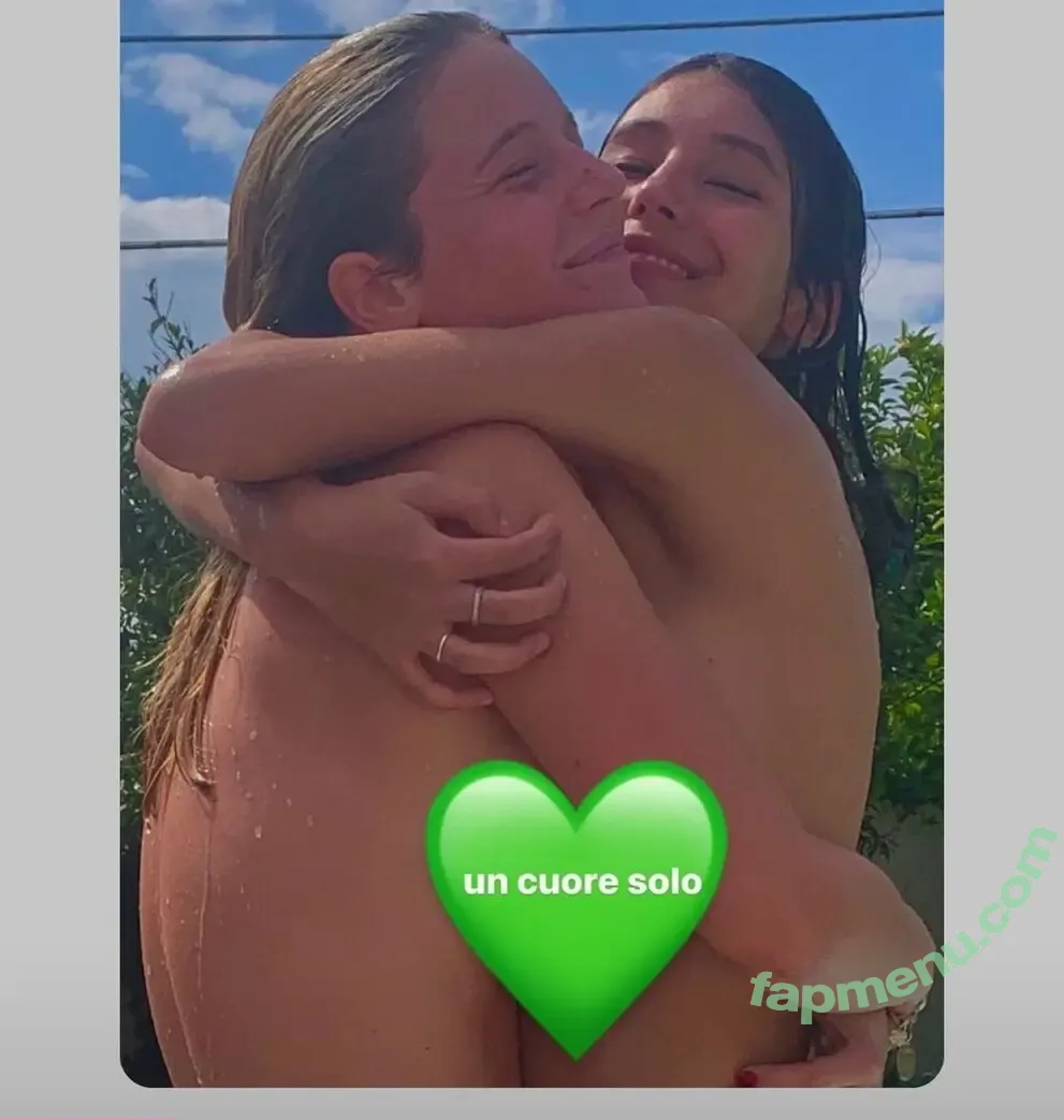 Vittoria nude photo #0215 (_viu__ / vittorialazzari)