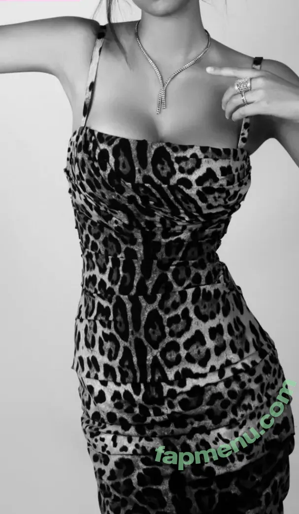 Vittoria nude photo #0368 (_viu__ / vittorialazzari)