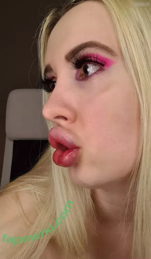 Vivian_Rose nude photo #0154 (VivianRoseSFW / a.scent.of.vivian.rose / vivianroseofficial)