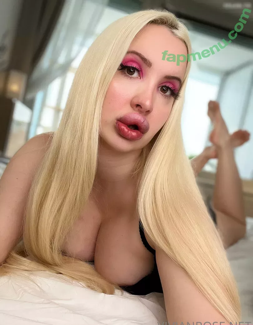 Vivian_Rose nude photo #0185 (VivianRoseSFW / a.scent.of.vivian.rose / vivianroseofficial)