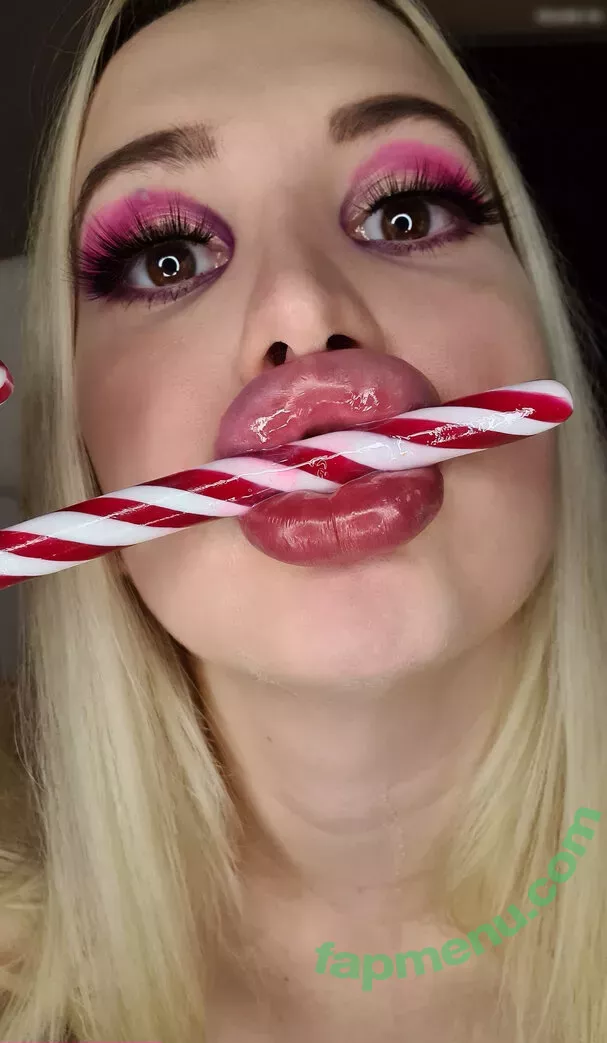 Vivian_Rose nude photo #0188 (VivianRoseSFW / a.scent.of.vivian.rose / vivianroseofficial)