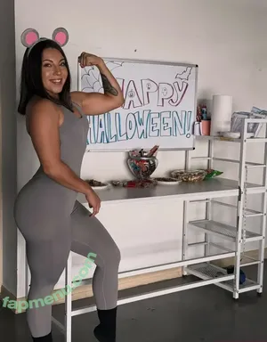 Vivian Saldana / vivi.anne.fitt nude photo #0115