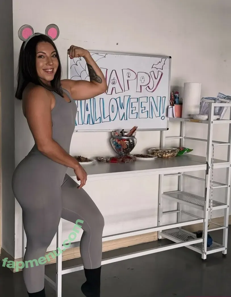 Vivian Saldana nude photo #0115 (vivi.anne.fitt)