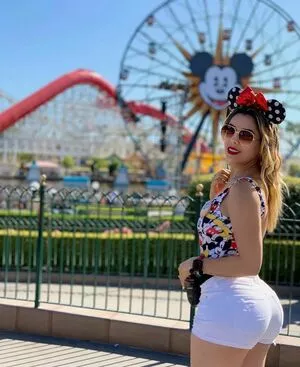 Viviane Lomelin / therealbrittfit / vivilomelin nude photo #0079