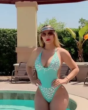 Viviane Lomelin / therealbrittfit / vivilomelin nude photo #0093