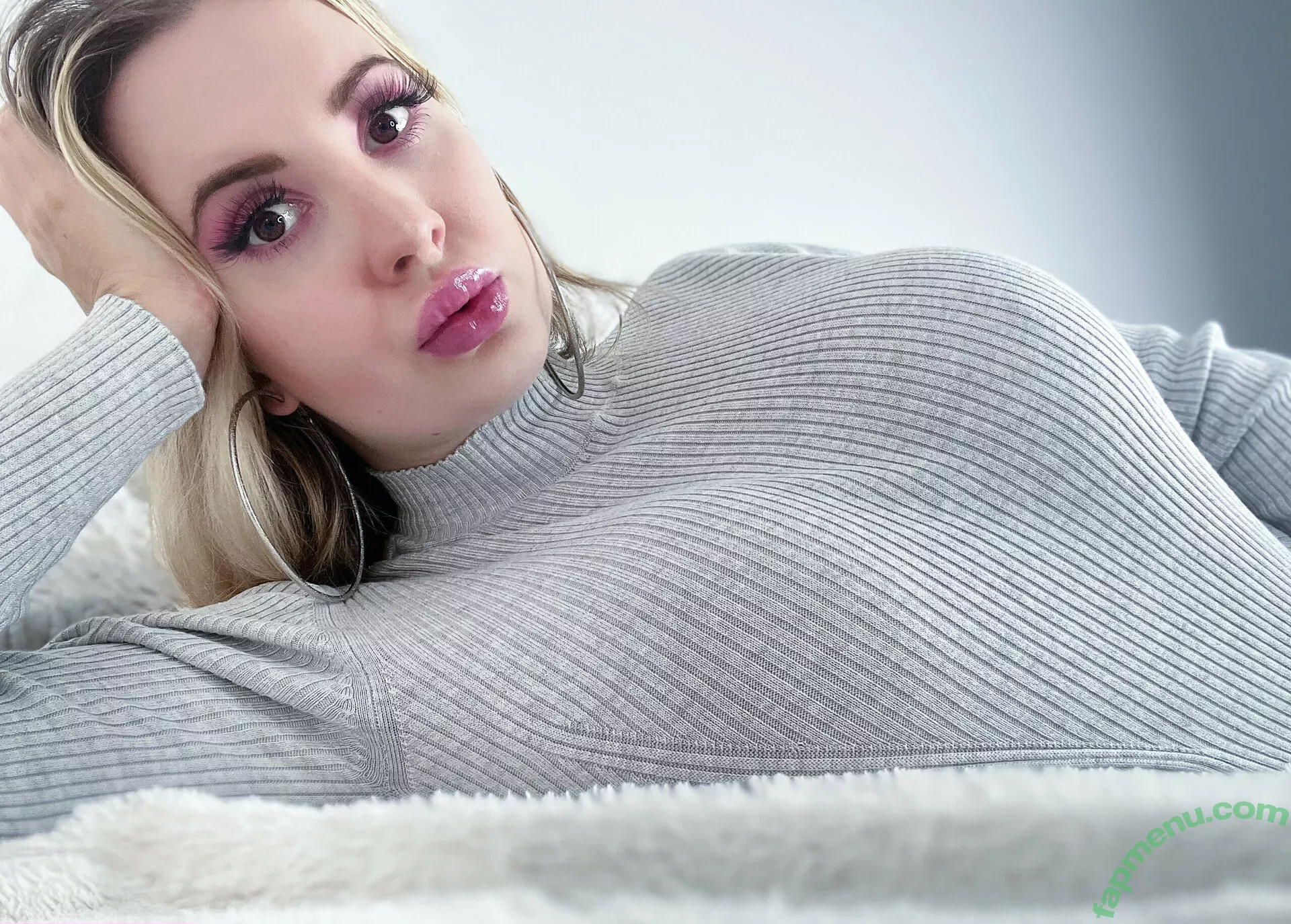 vivianrosefree nude photo #0219 (vivianroseofficial)