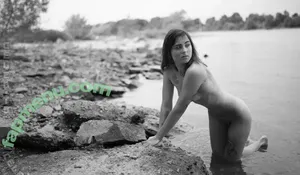 Vr Vixen / TinyRoseX / mietz_x / vr_vixen nude photo #0036