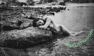 Vr Vixen / TinyRoseX / mietz_x / vr_vixen nude photo #0037