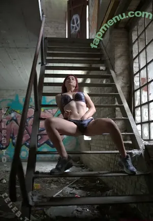 Vr Vixen / TinyRoseX / mietz_x / vr_vixen nude photo #0041