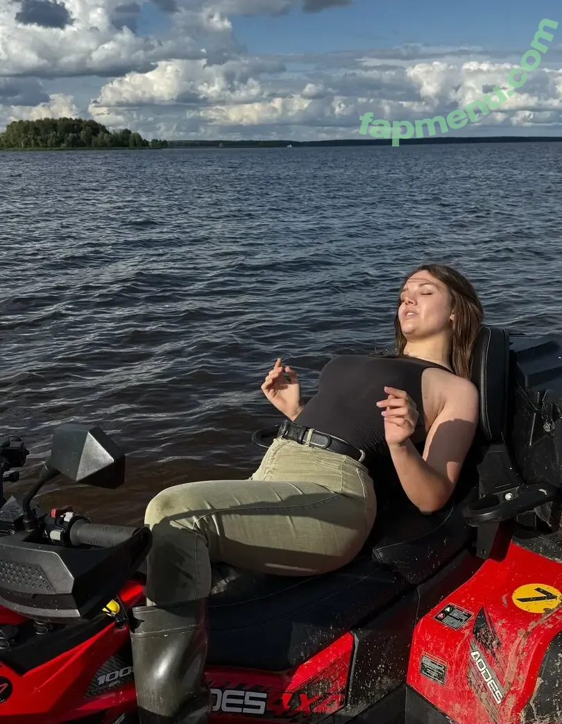 W.bery nude photo #0015 (w.bery2 / wbery / wbery2)