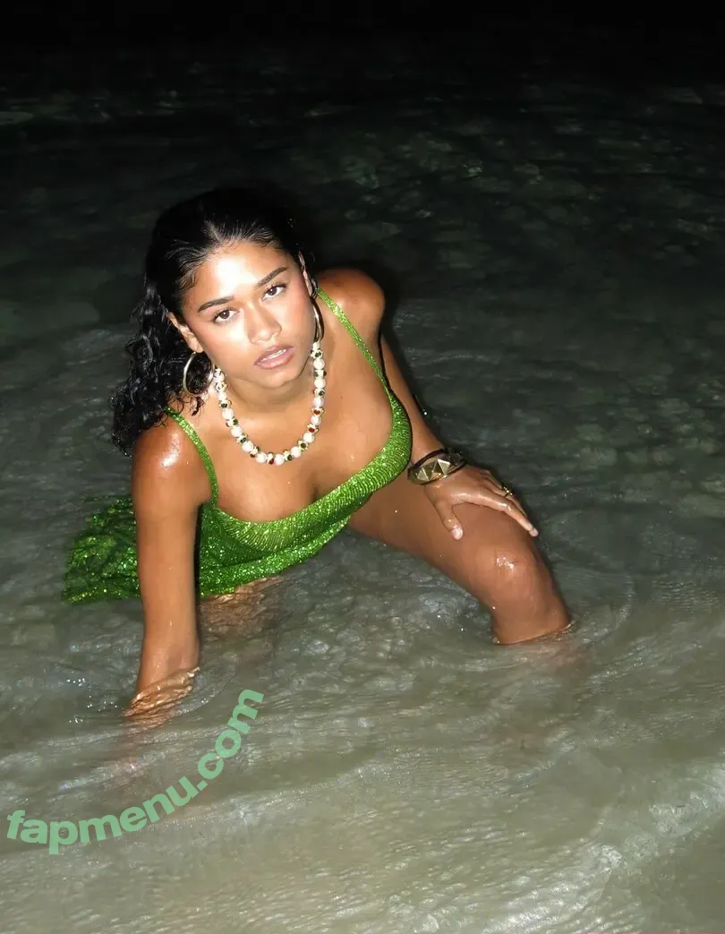 wahyne nude photo #0037 (beachhappy / wahyne_)