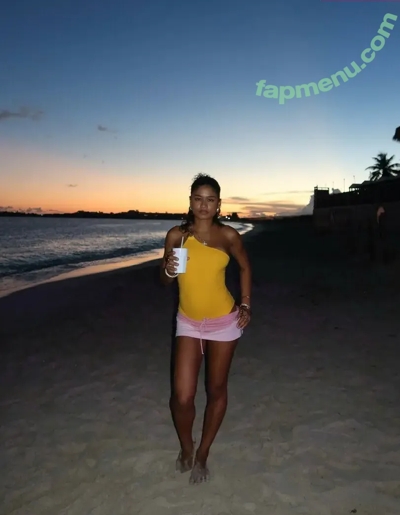 wahyne nude photo #0060 (beachhappy / wahyne_)
