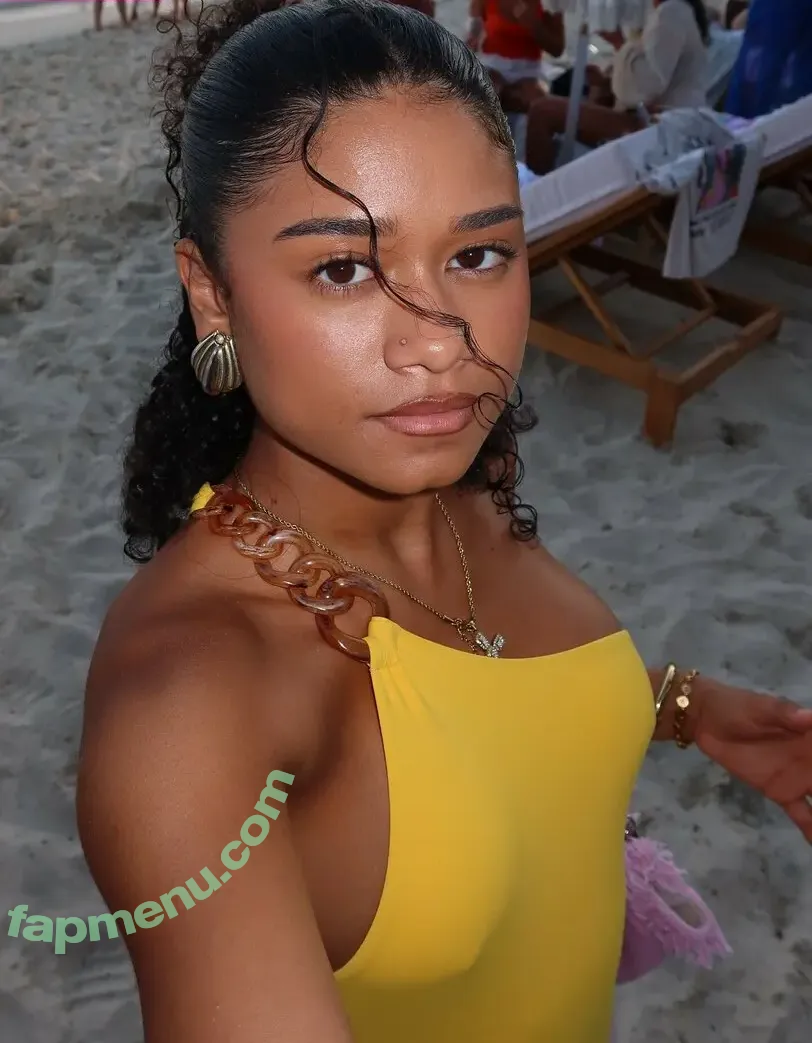 wahyne nude photo #0065 (beachhappy / wahyne_)