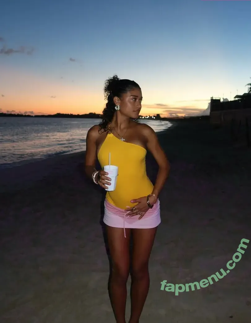 wahyne nude photo #0066 (beachhappy / wahyne_)