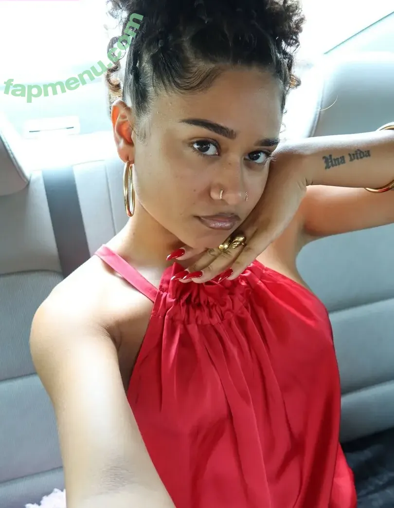 wahyne nude photo #0113 (beachhappy / wahyne_)