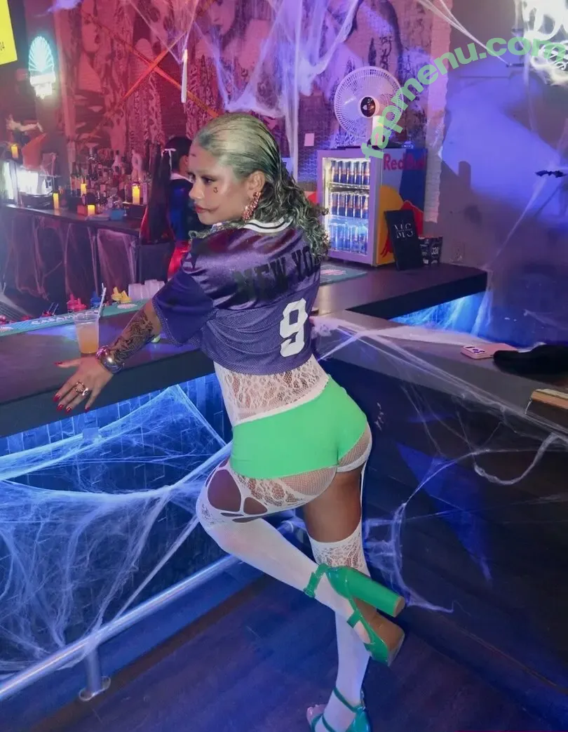 wahyne nude photo #0116 (beachhappy / wahyne_)