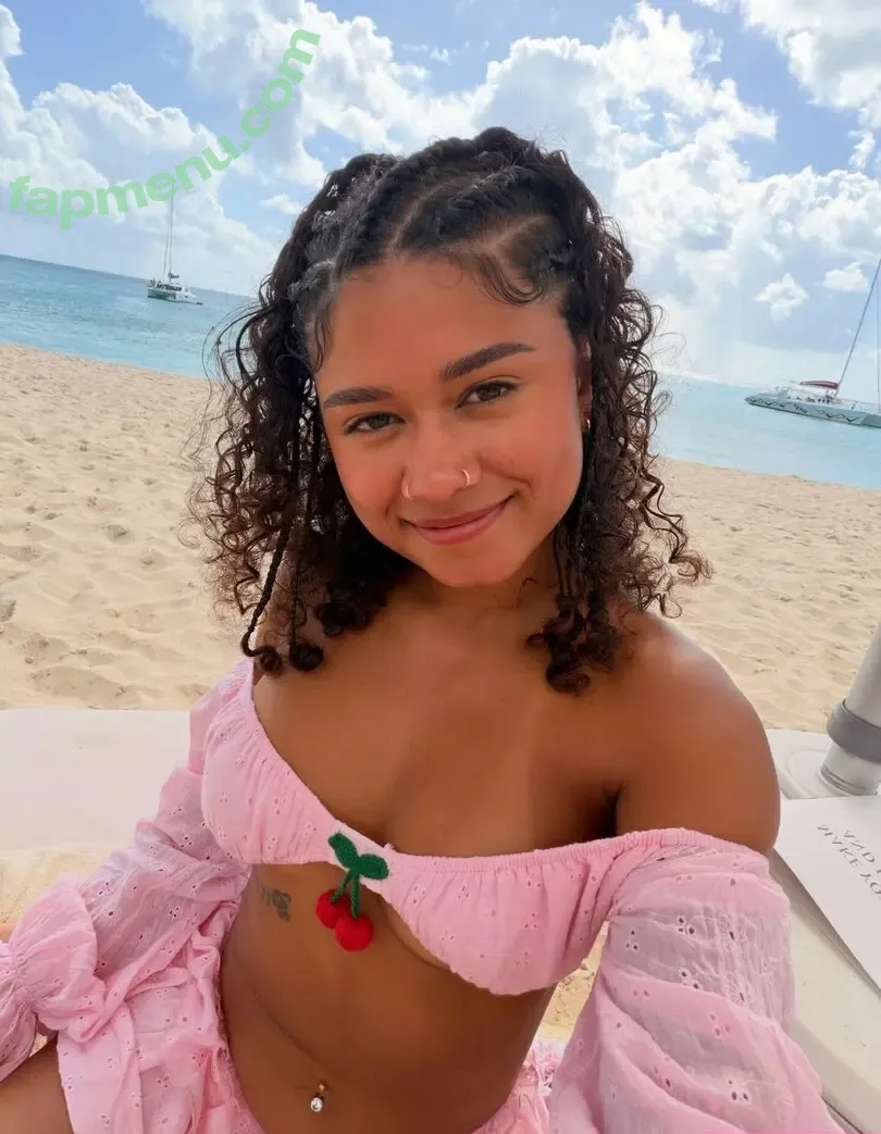 wahyne nude photo #0173 (beachhappy / wahyne_)