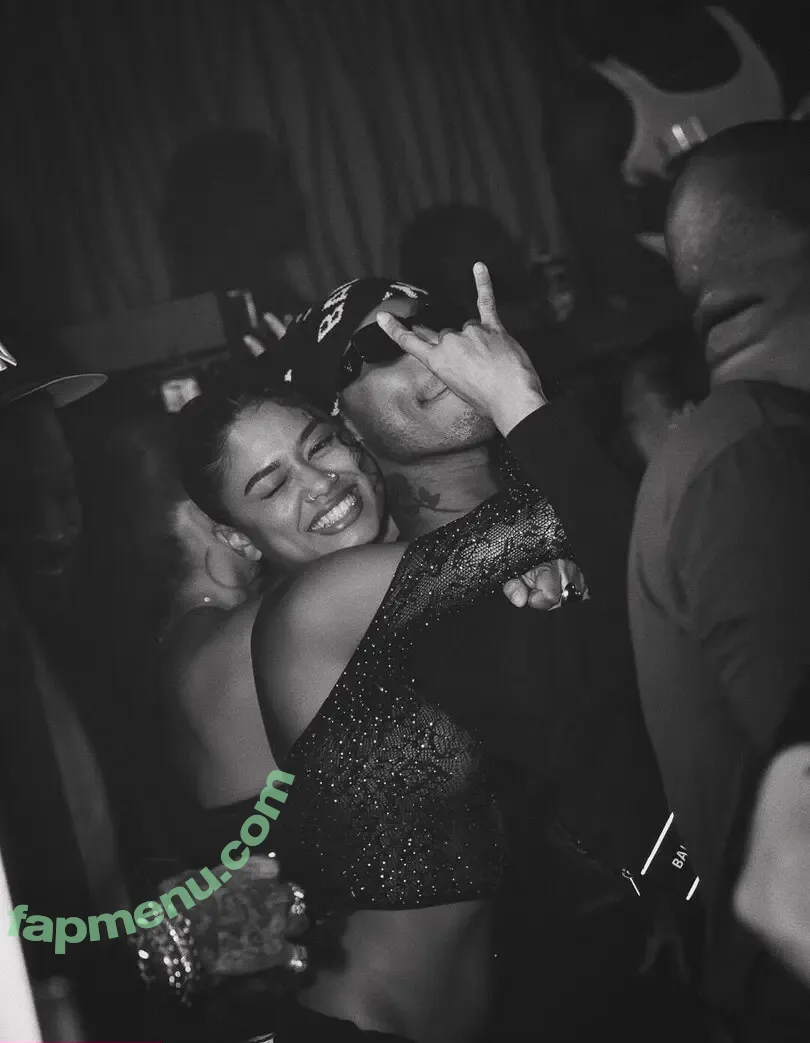 wahyne nude photo #0205 (beachhappy / wahyne_)