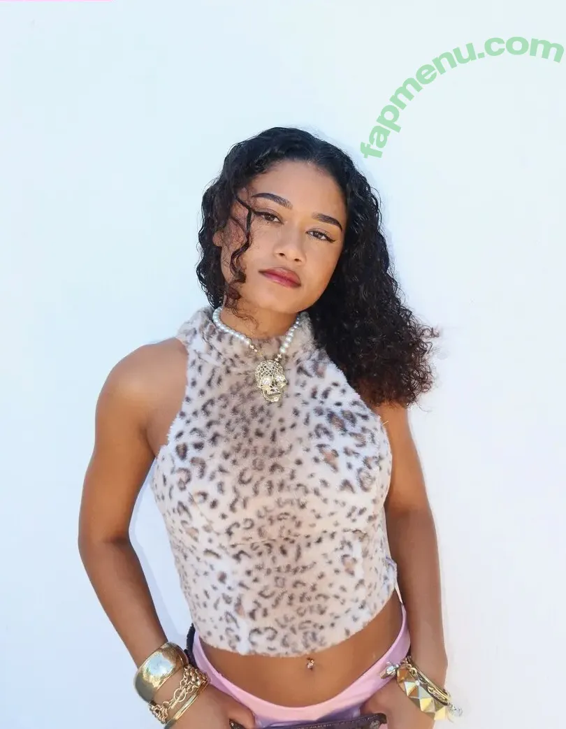 wahyne nude photo #0217 (beachhappy / wahyne_)