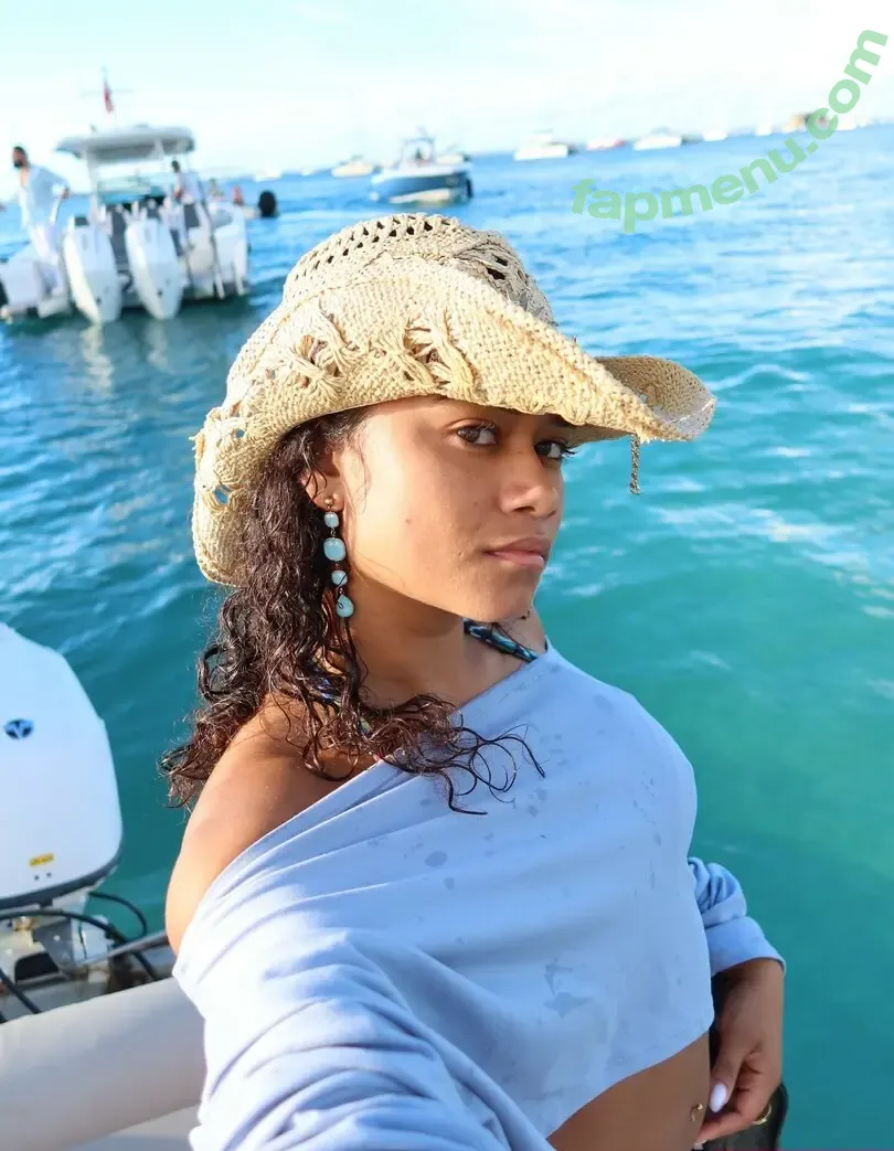 wahyne nude photo #0255 (beachhappy / wahyne_)