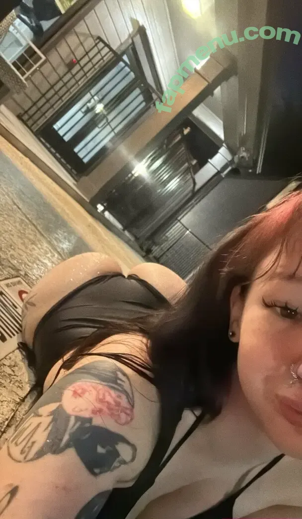waifukrissylol nude photo #0026 (waifukrissyxoxo)