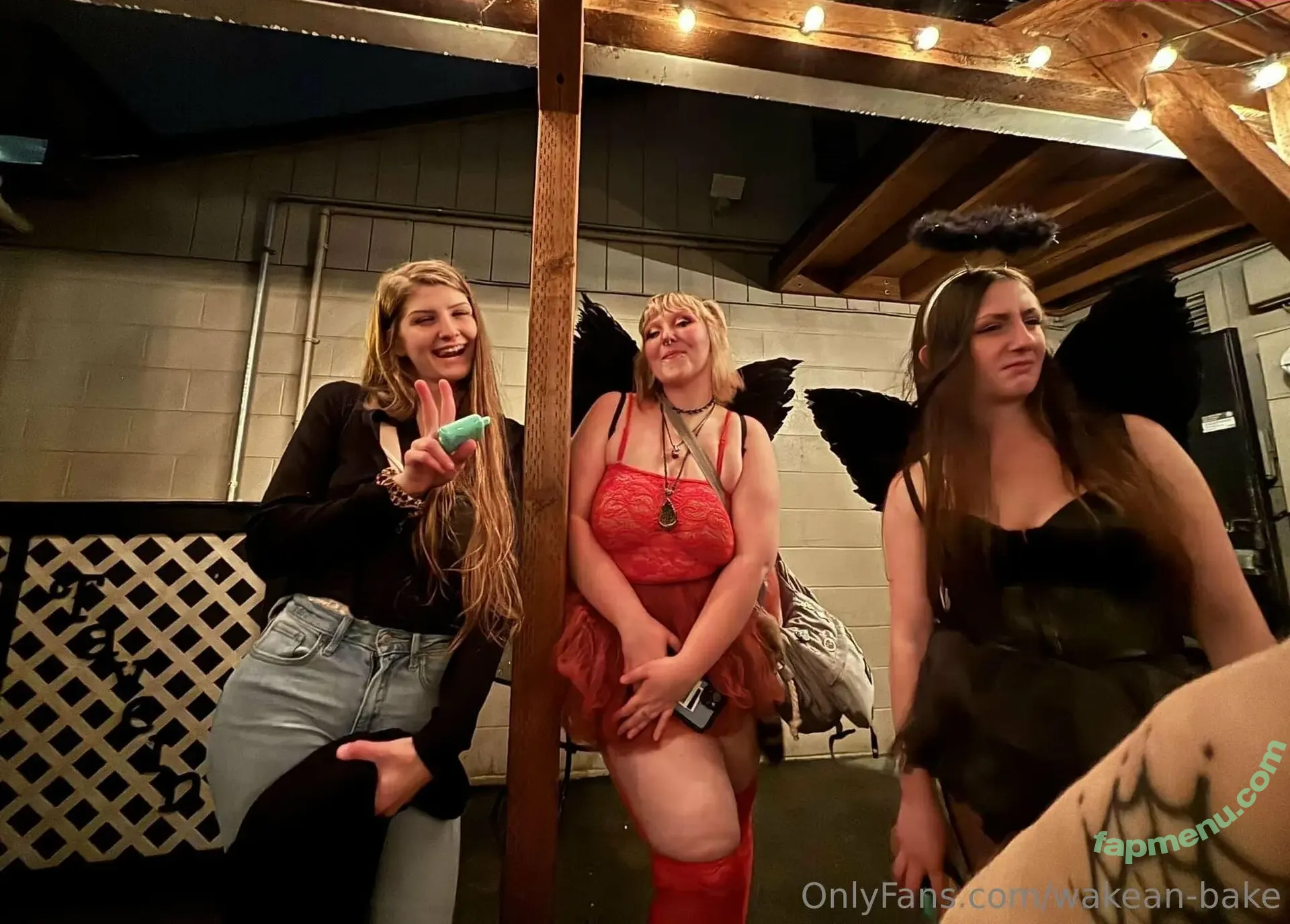 wakean-bake nude photo #0019 (wakenbakemusic)