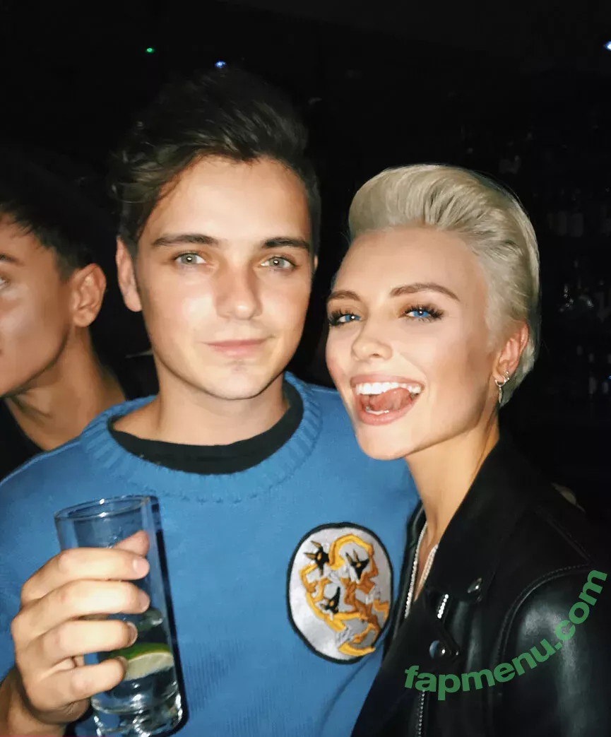 Wallis Day nude photo #0130 (wallisday)