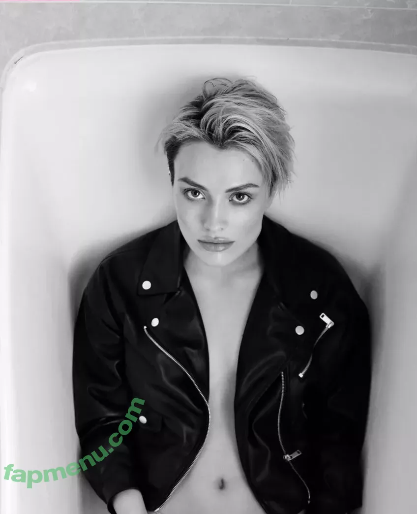 Wallis Day nude photo #0366 (wallisday)