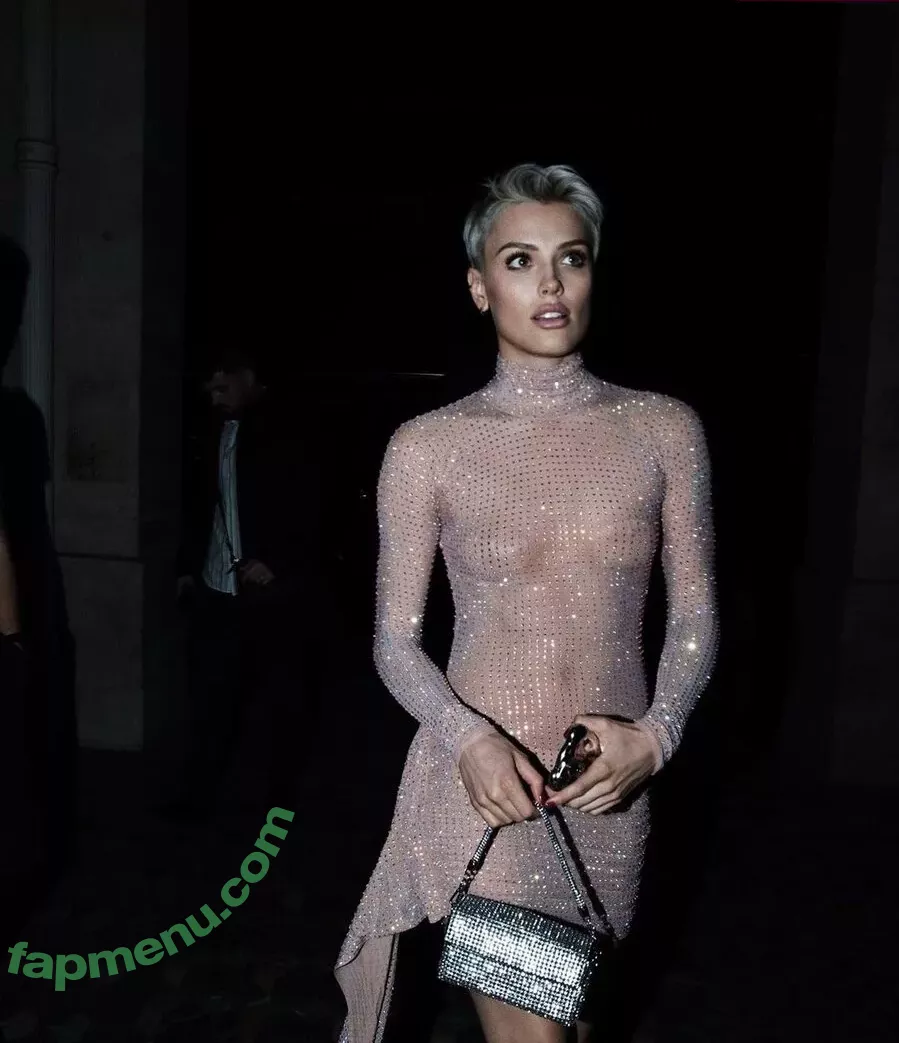 Wallis Day nude photo #0519 (wallisday)