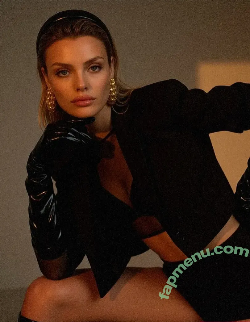 Wallis Day nude photo #0650 (wallisday)