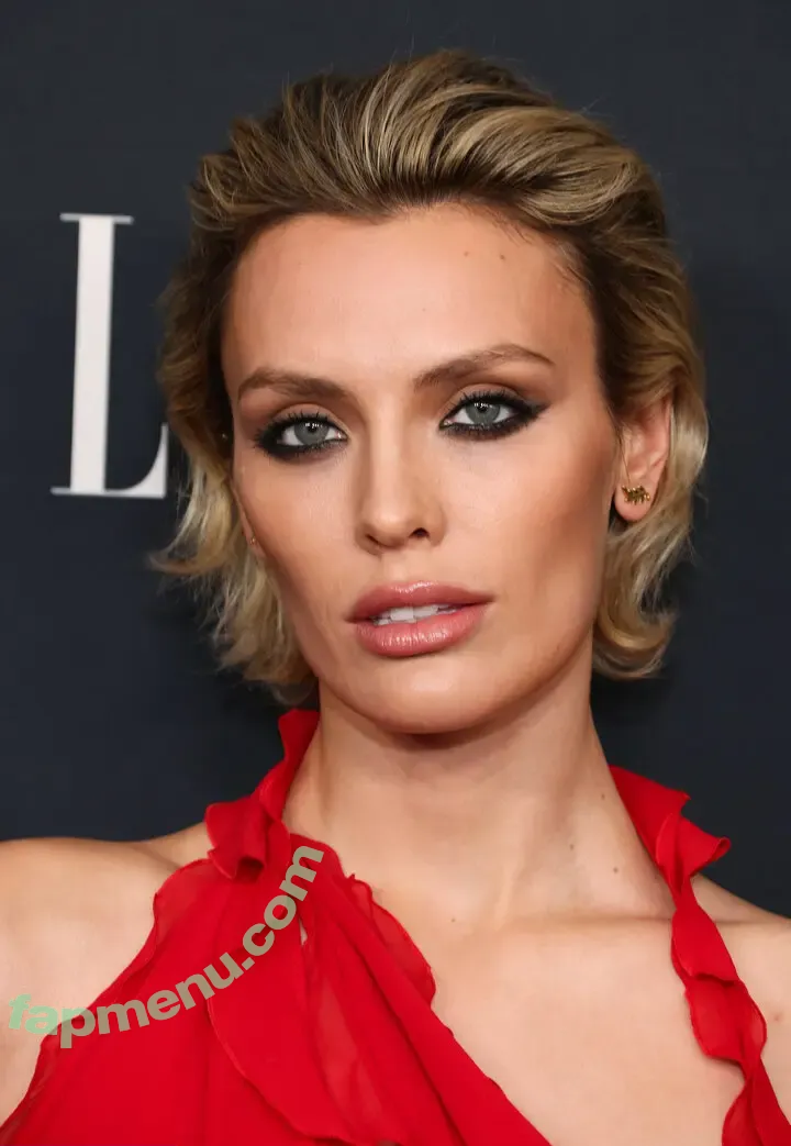 Wallis Day nude photo #0664 (wallisday)