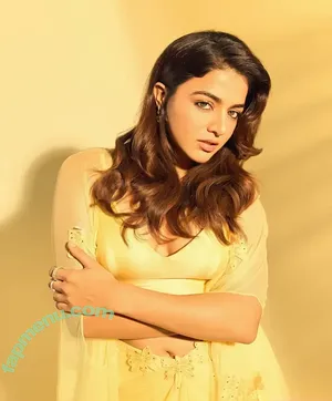 Wamiqa Gabbi / wamiqagabbi nude photo #0001