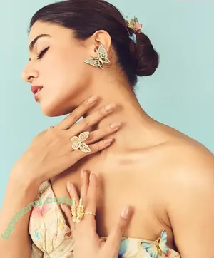 Wamiqa Gabbi / wamiqagabbi nude photo #0024